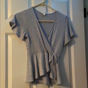 Short sleeve top size large